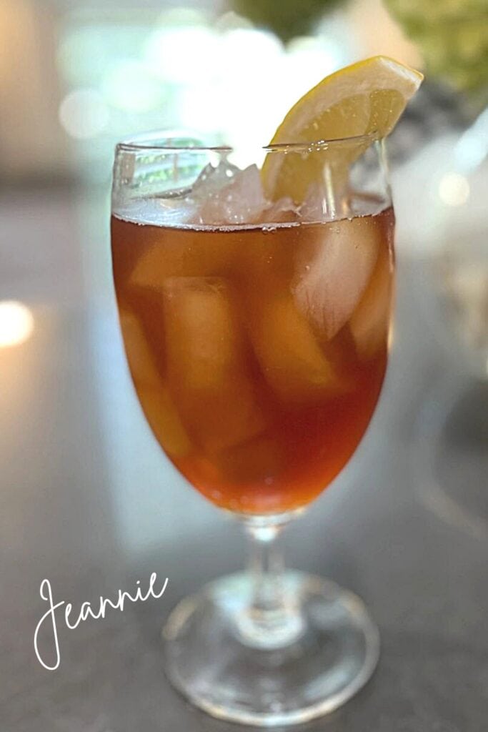 iced sweet tea with lemon