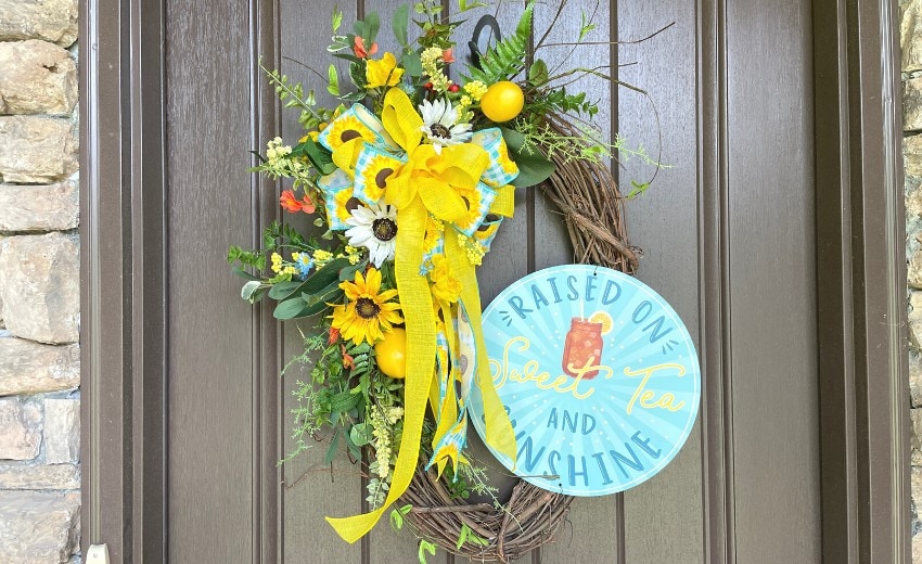 wreath with sweet tea and sunshine sign
