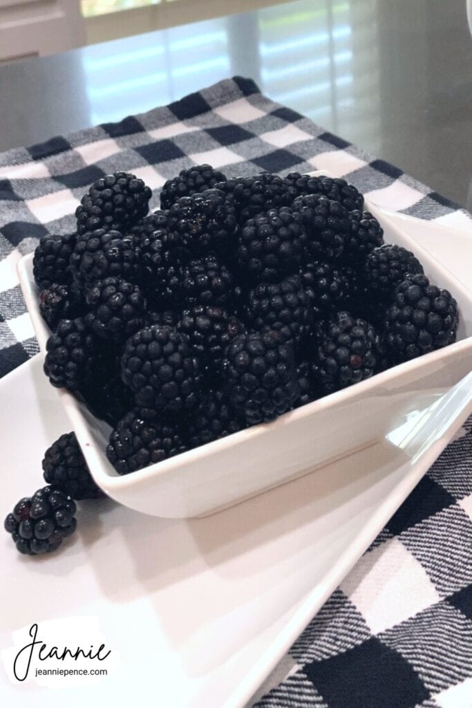 bowl of fresh blackberries