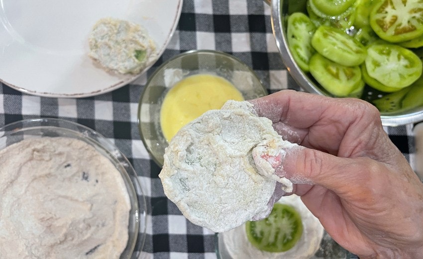 dredge green tomato slices