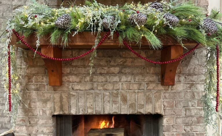 outdoor winter mantel idea