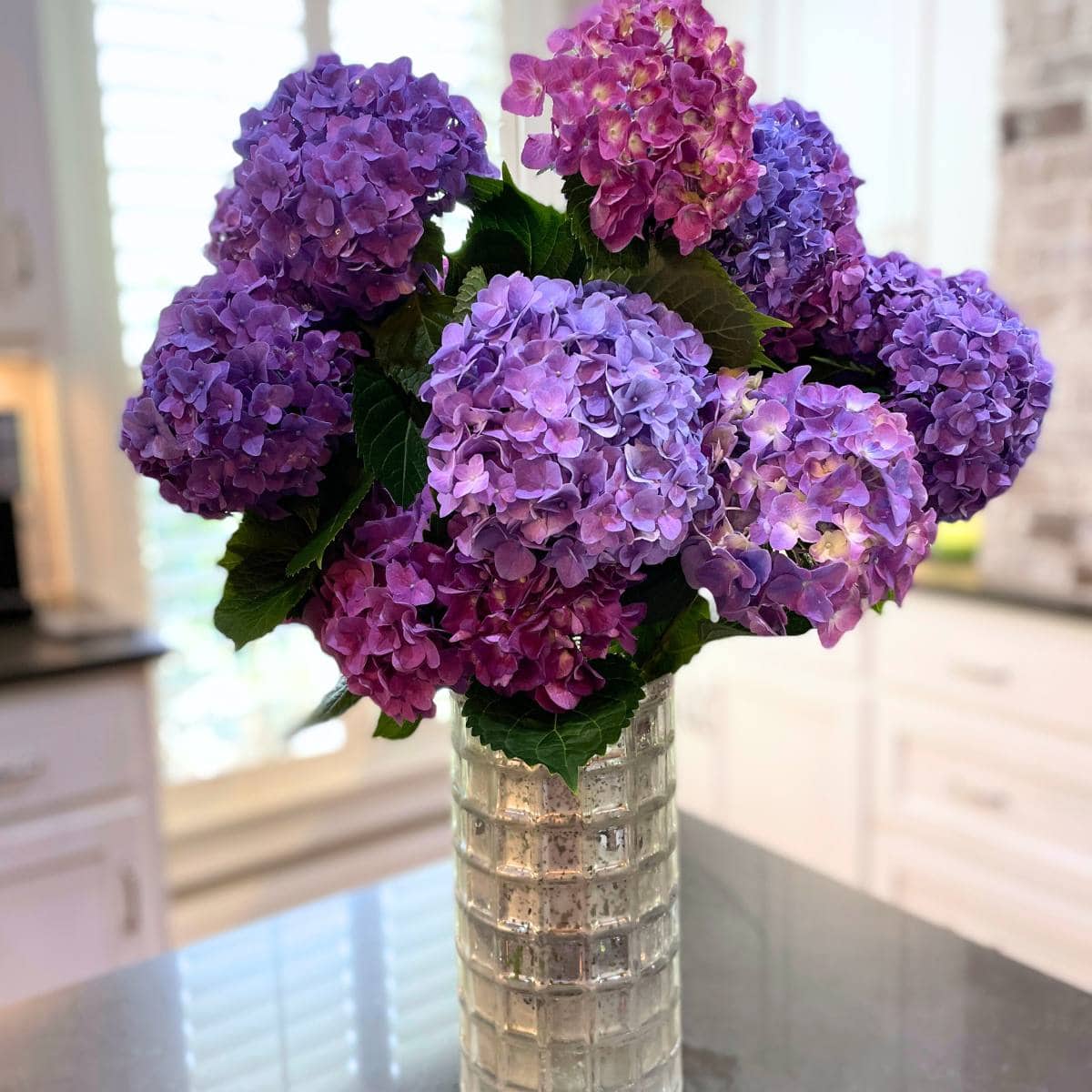 3 Tips for Arranging Flowers in a Wide-Mouth Vase