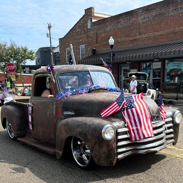 fourth of july parade downtown pontotoc, ms