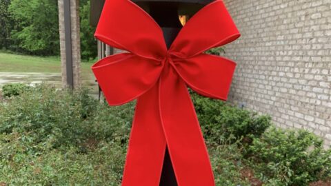 simple steps using a ruler and chalk to make a wreath bow