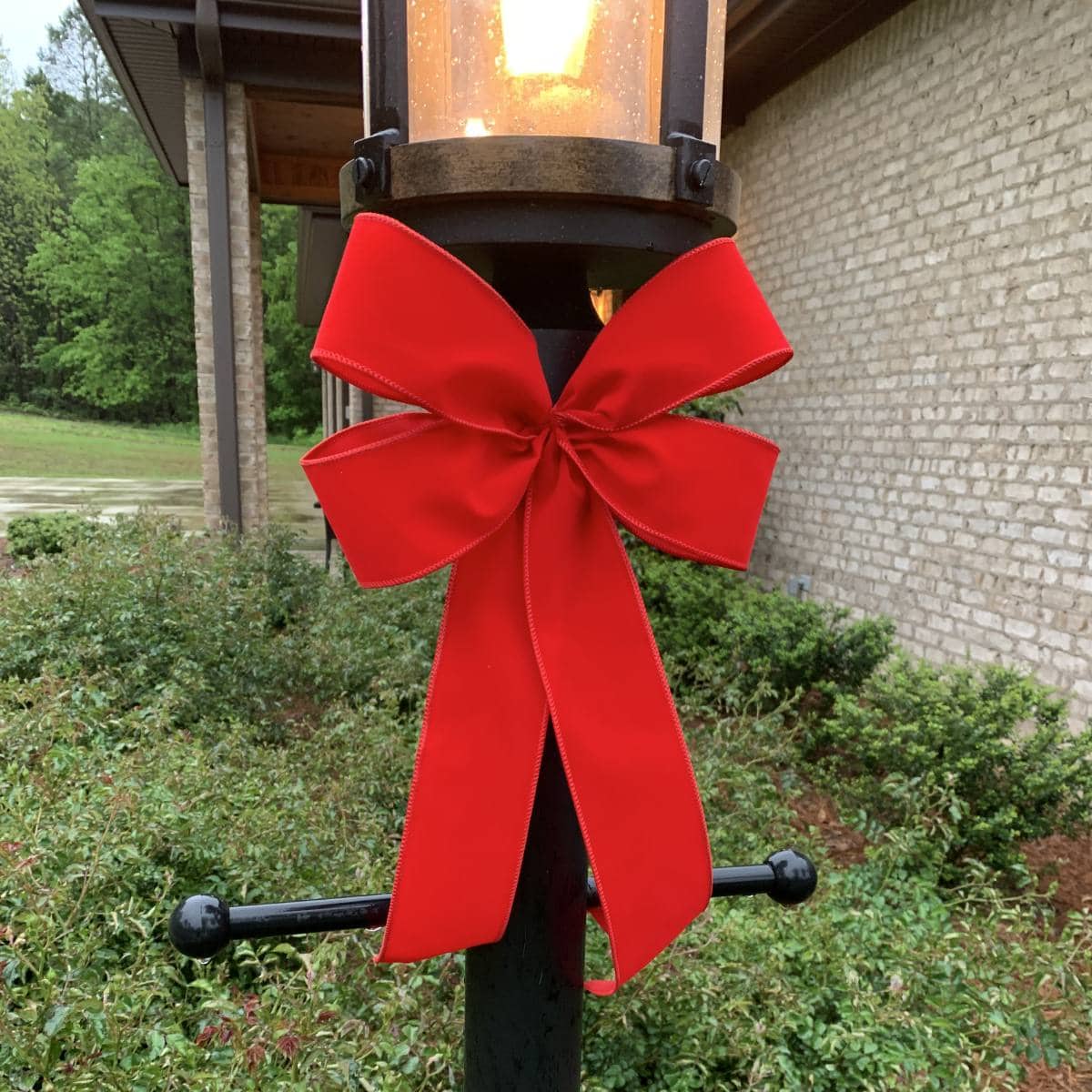 simple steps using a ruler and chalk to make a wreath bow