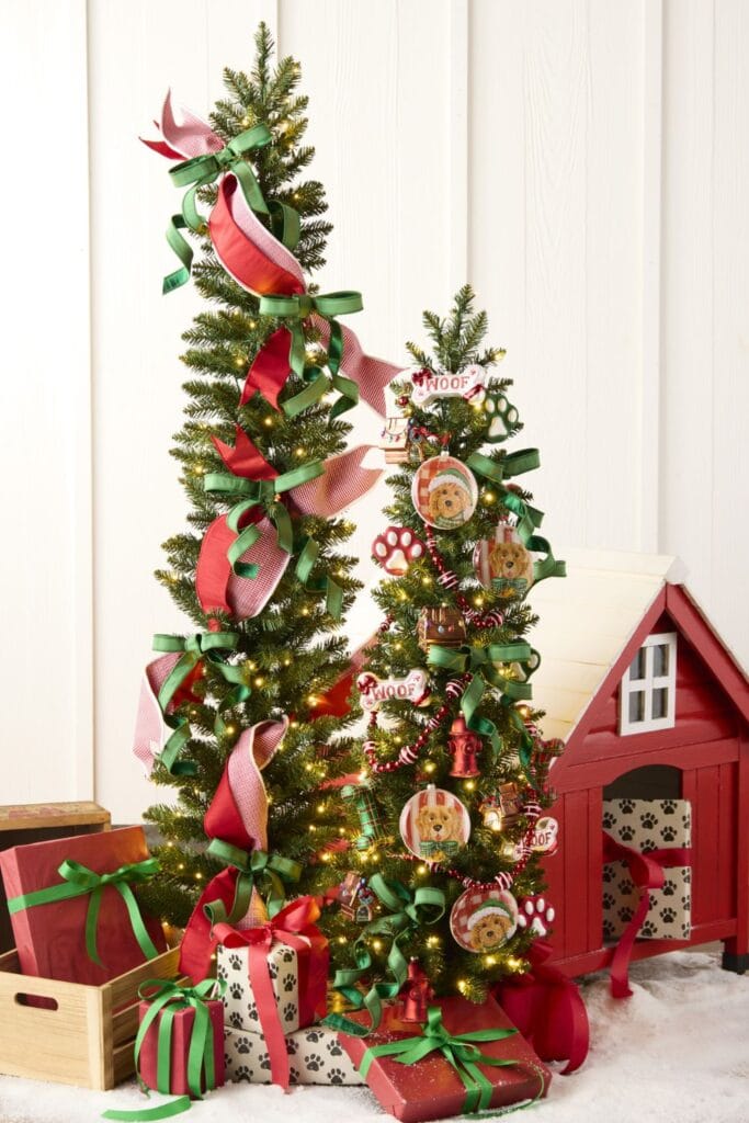 This tree is a tail-wagging treat for pet lovers! Adorned with playful dog-themed ornaments, fire hydrants, paw prints, bones, and cute pup portraits