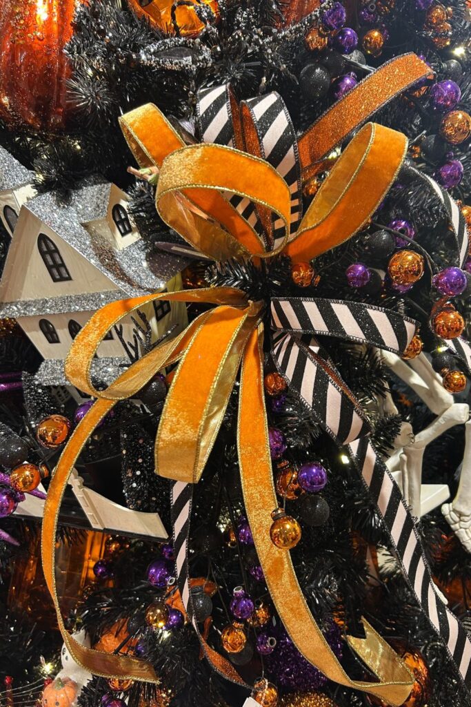 Halloween bow with assorted narrow ribbons