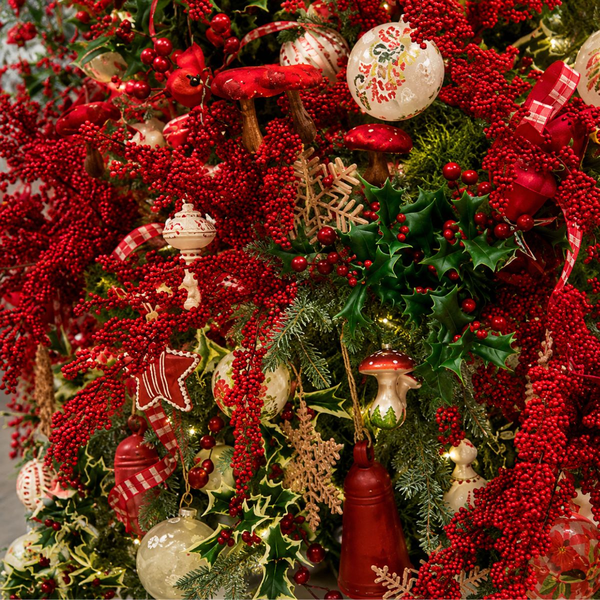 Red Berries Holly, a woodland nature theme for a Christmas tree